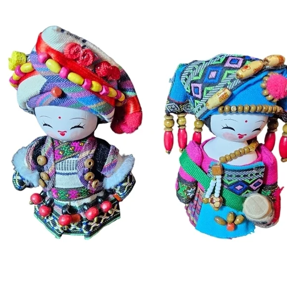 Gorgeous Chinese Dolls in very ornate costume. - Picture 13 of 16